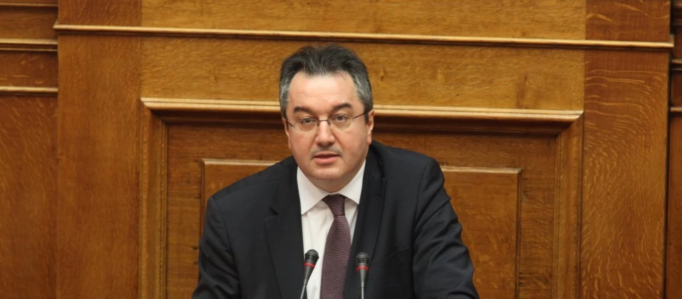 Η.Μόσιαλος: «Το κλείσιμο των σχολείων και το lockdown μείωσαν τη διασπορά της νόσου»